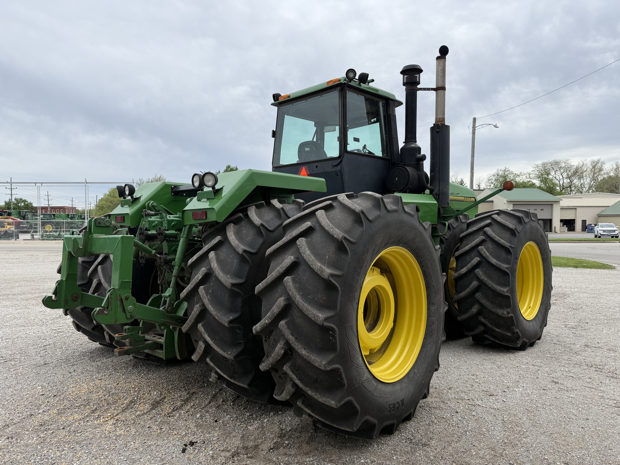  1996 John Deere 8870 at Heritage Tractor in Pontiac, IL