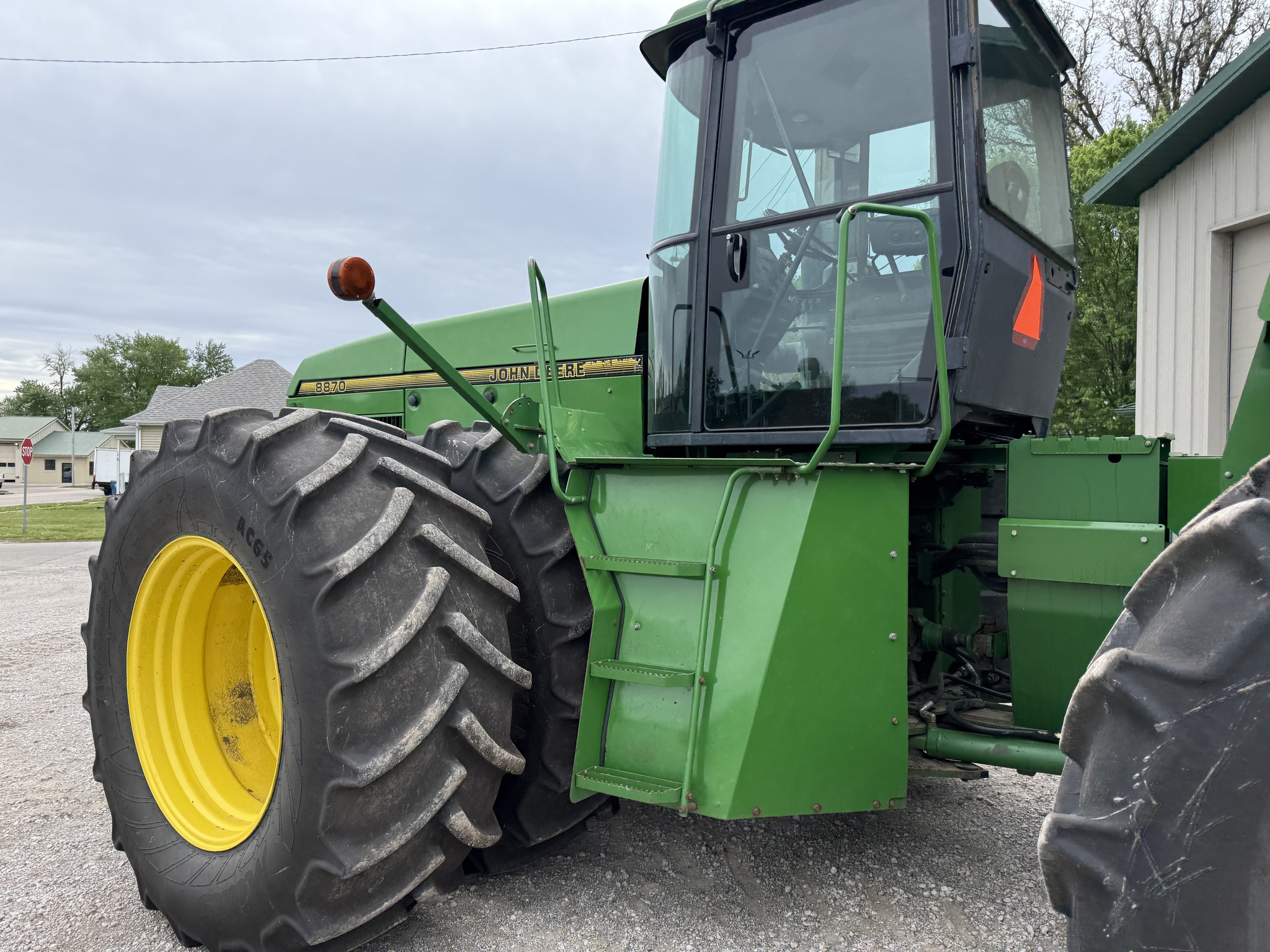  1996 John Deere 8870 at Heritage Tractor in Pontiac, IL