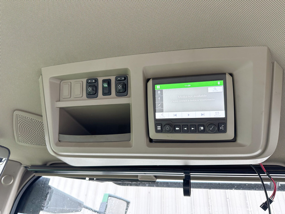 2022 John-Deere 9RT 570