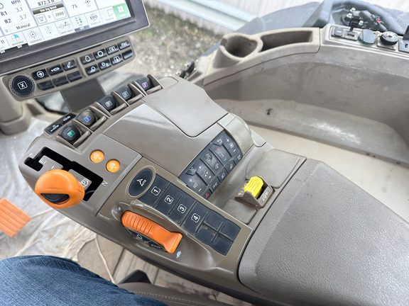 2022 John-Deere 9RT 570