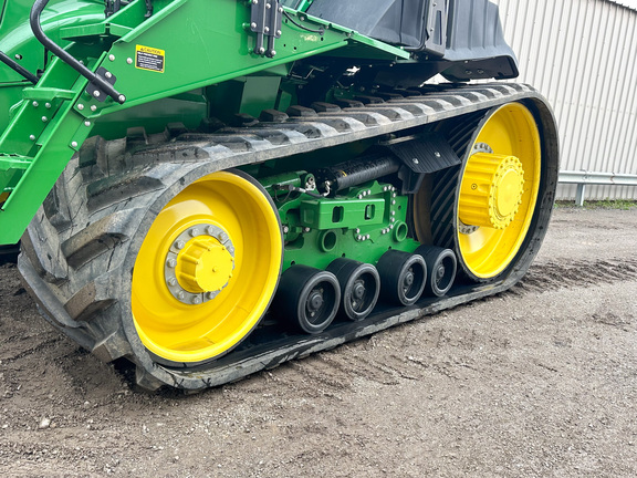 2022 John-Deere 9RT 570