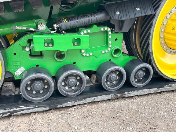 2022 John-Deere 9RT 570