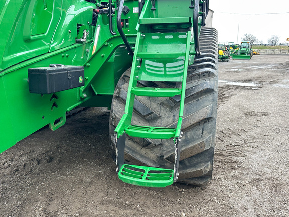 2022 John-Deere 9RT 570