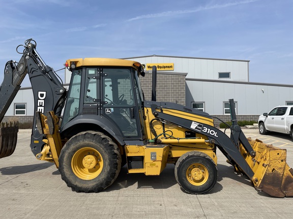 Photo of a 2015 John Deere 310L