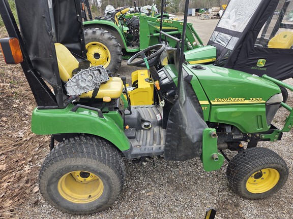 Photo of 2006 John Deere 2305