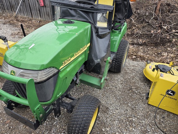 Photo of 2006 John Deere 2305