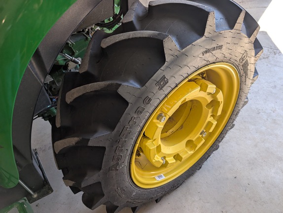 2023 John Deere 3046R - Photo11