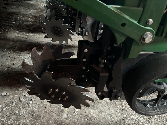 2025 John Deere 1775NT - Photo15