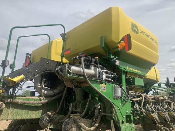 Photo of 2026 John Deere 1775NT