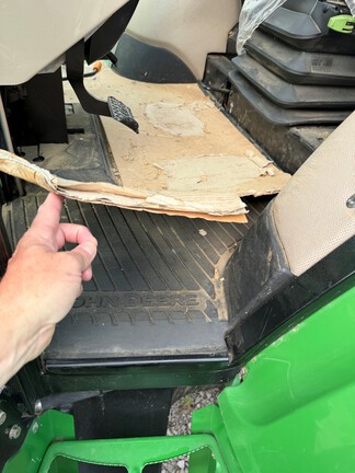 2012 John Deere 6115D
