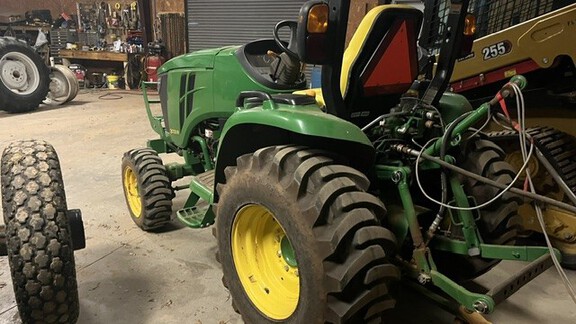 2016 John Deere 3033R