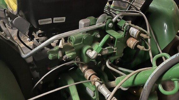 2016 John Deere 3033R