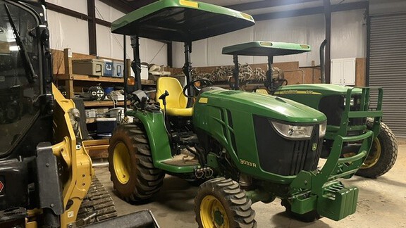 2016 John Deere 3033R