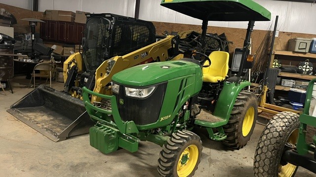2016 John Deere 3033R