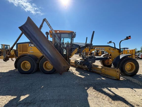 2019 John Deere 772G