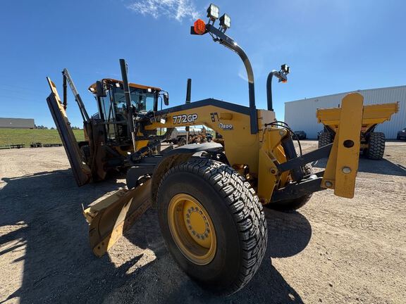 2019 John Deere 772G