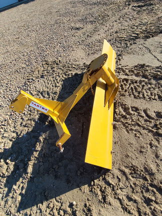 Used -- Tarter 6 foot Grader Blade Compact Utility Tractor Attachments at Horizon Ag & Turf in Lloydminster, AB - Photo4