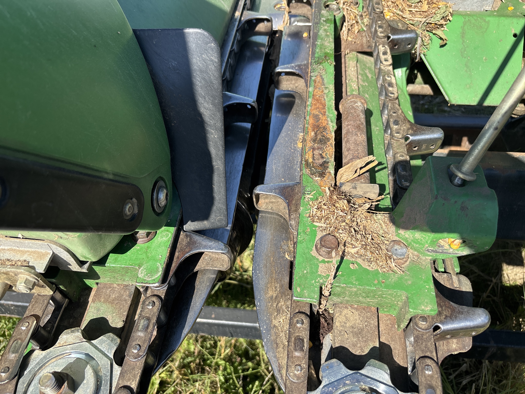 Used 2009 John Deere 608C Corn and Row Crop headers at Koenig Equipment in Anna, OH - PhotoXL13