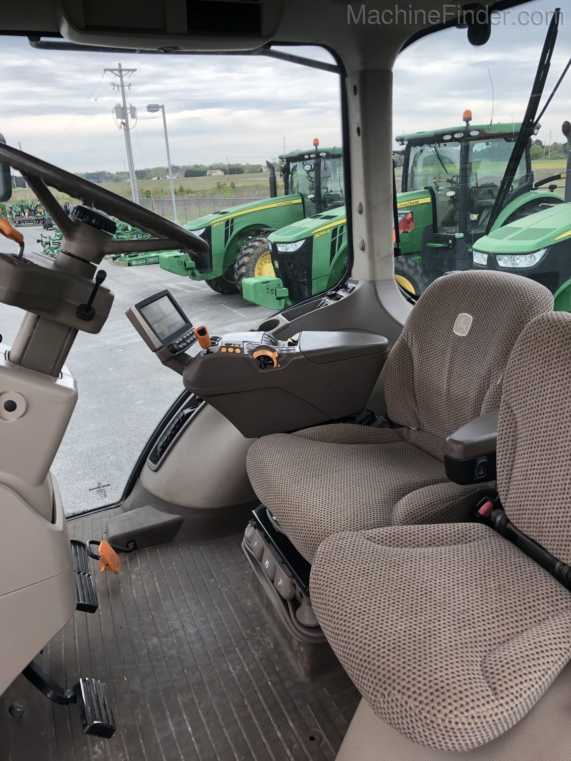 2014 John Deere 7210R Image 3