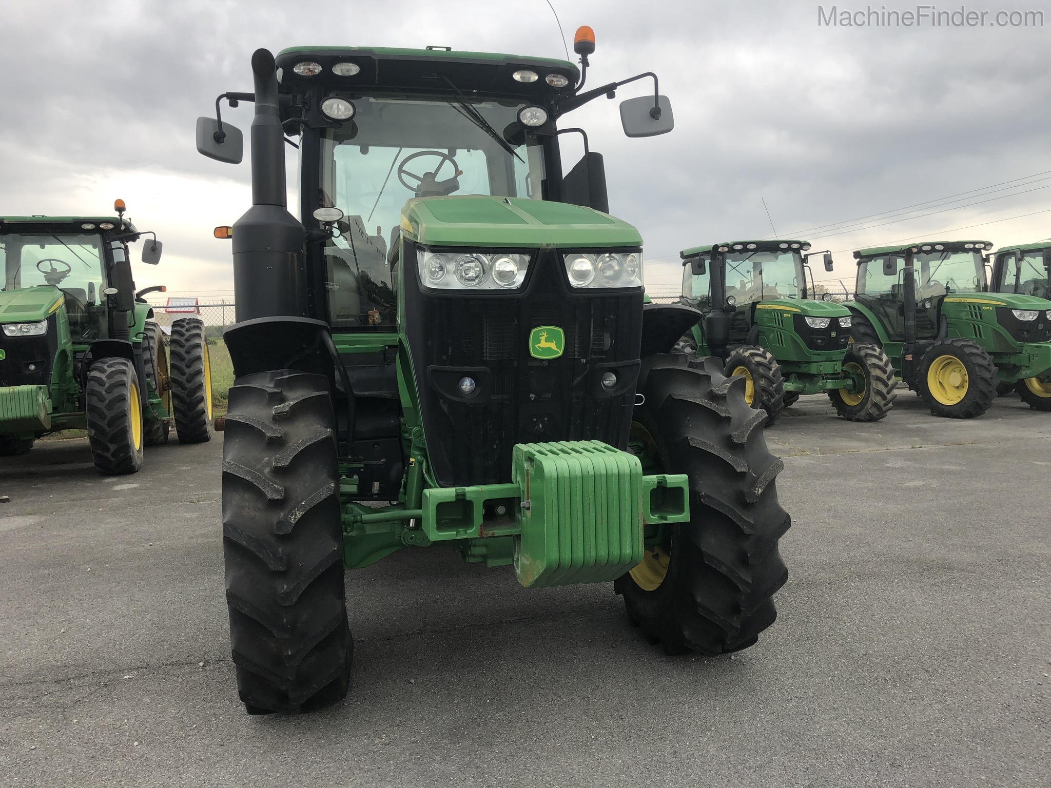 2014 John Deere 7210R Image 5