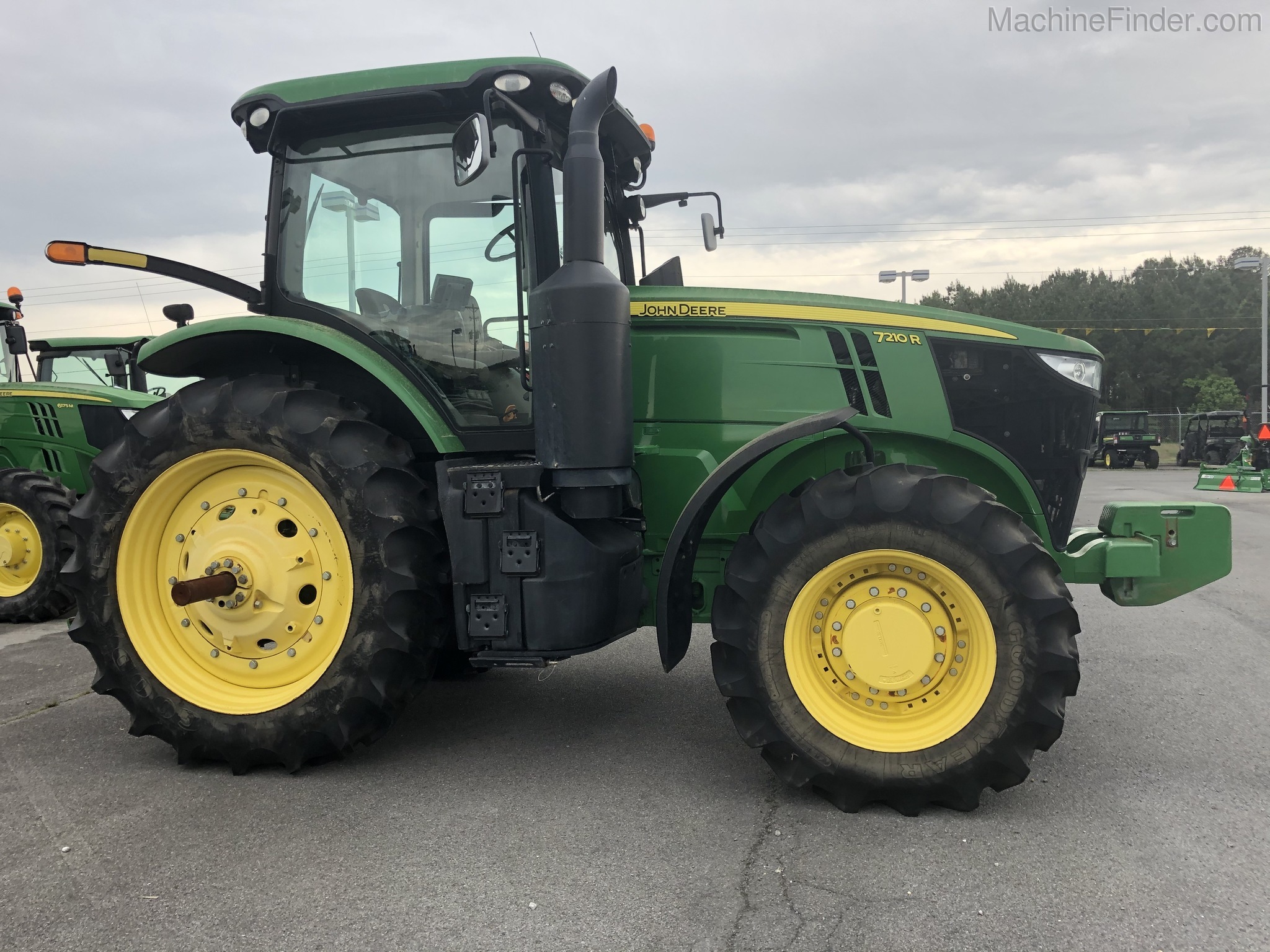 2014 John Deere 7210R Image 1