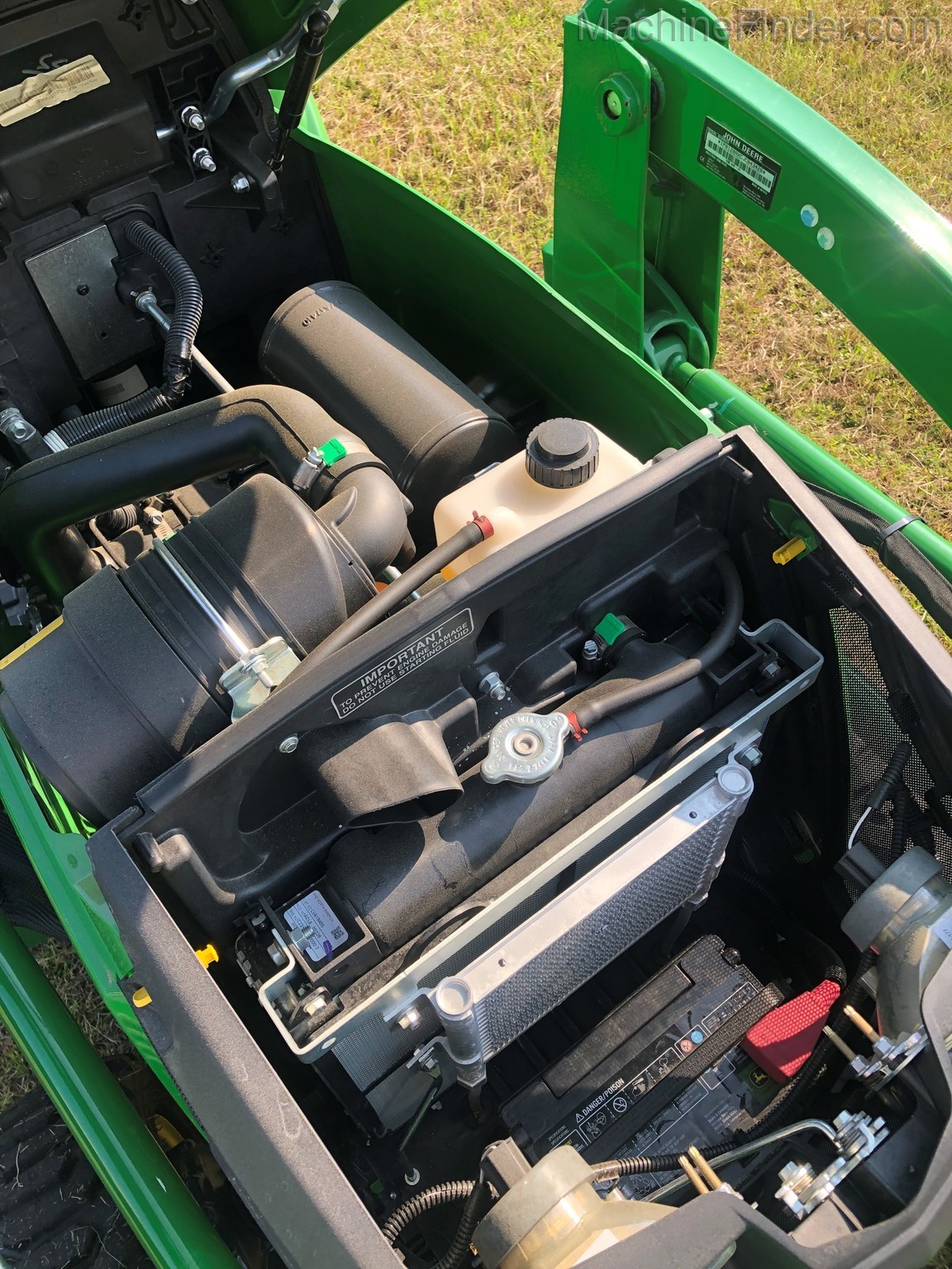 2020 John Deere 1023E Image 8