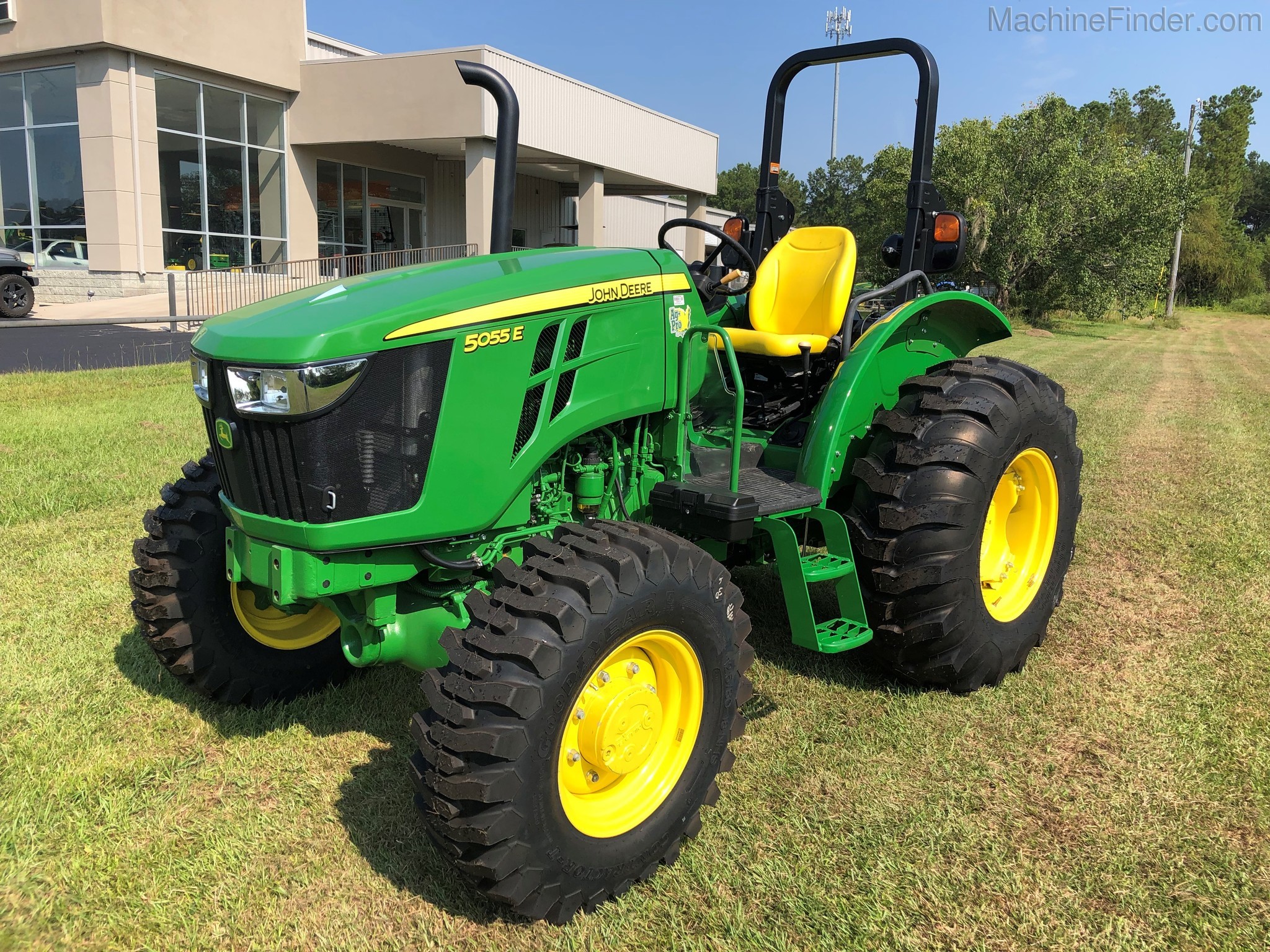2020 John Deere 5055E Image 1
