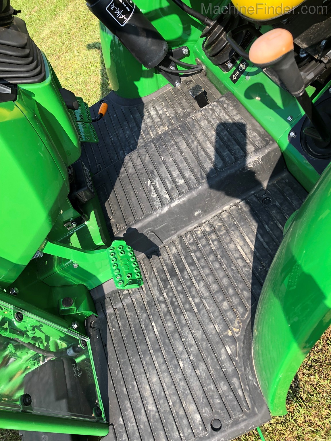 2020 John Deere 5055E Image 6