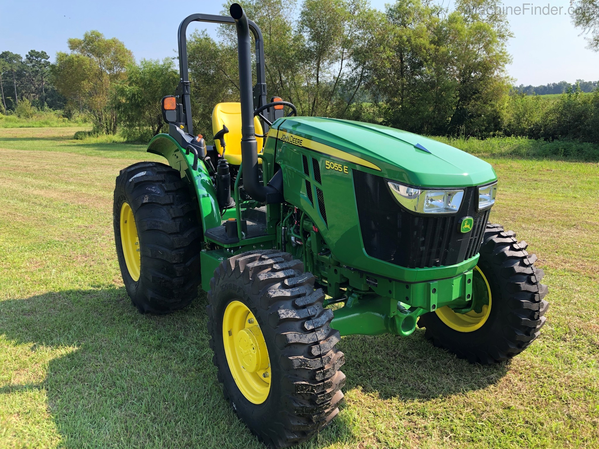 2020 John Deere 5055E Image 3