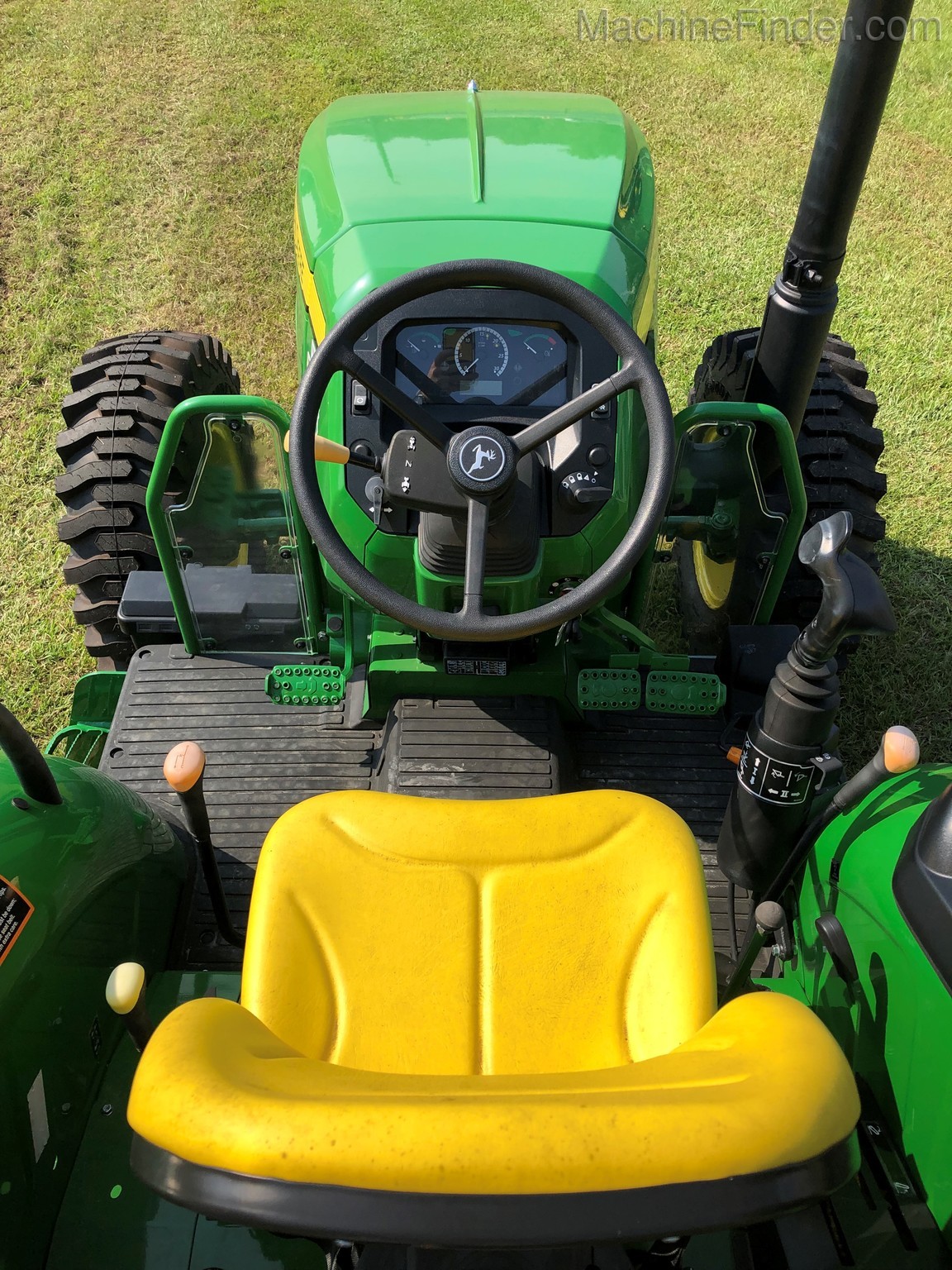 2020 John Deere 5055E Image 5