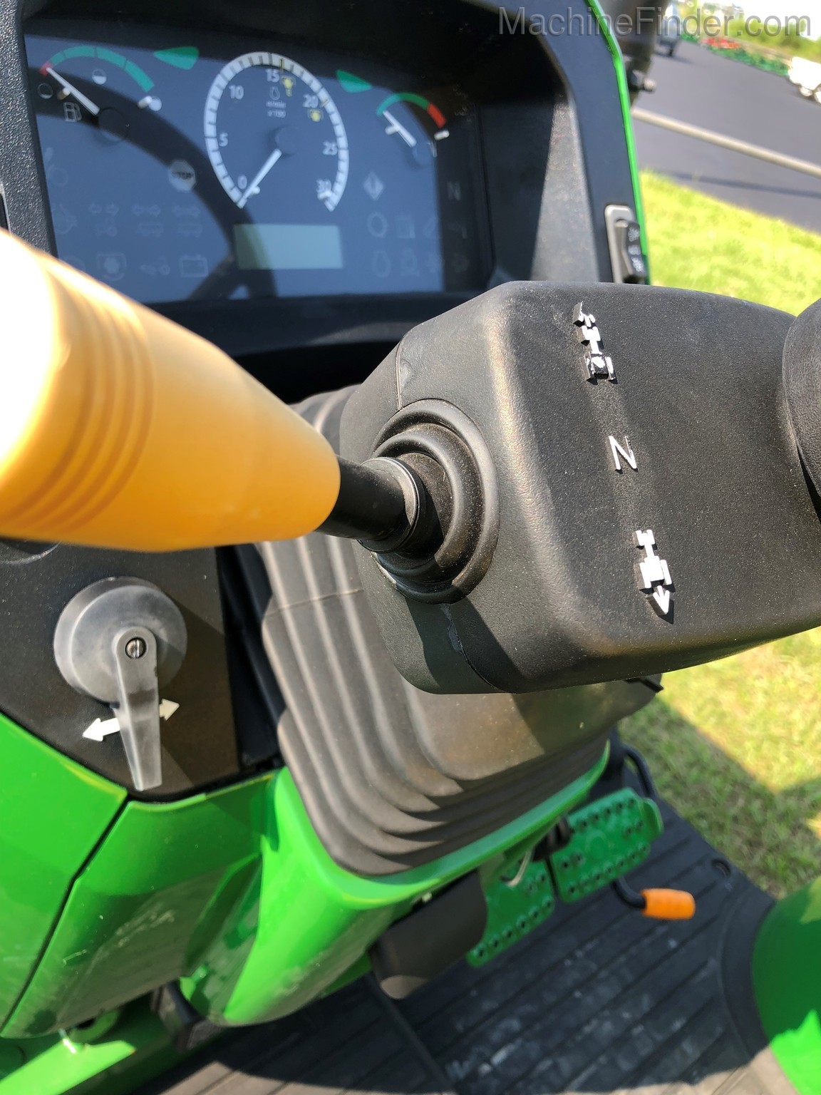 2020 John Deere 5055E Image 7