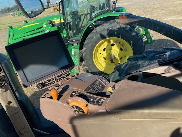 2015 John Deere 8295R Image 10