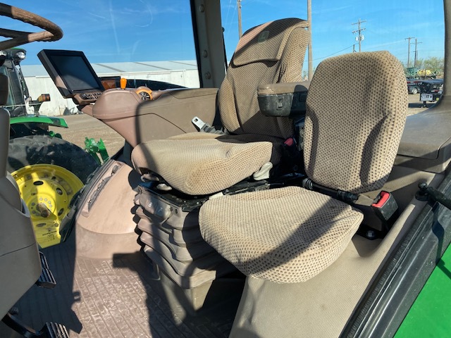 2015 John Deere 8295R Image 11