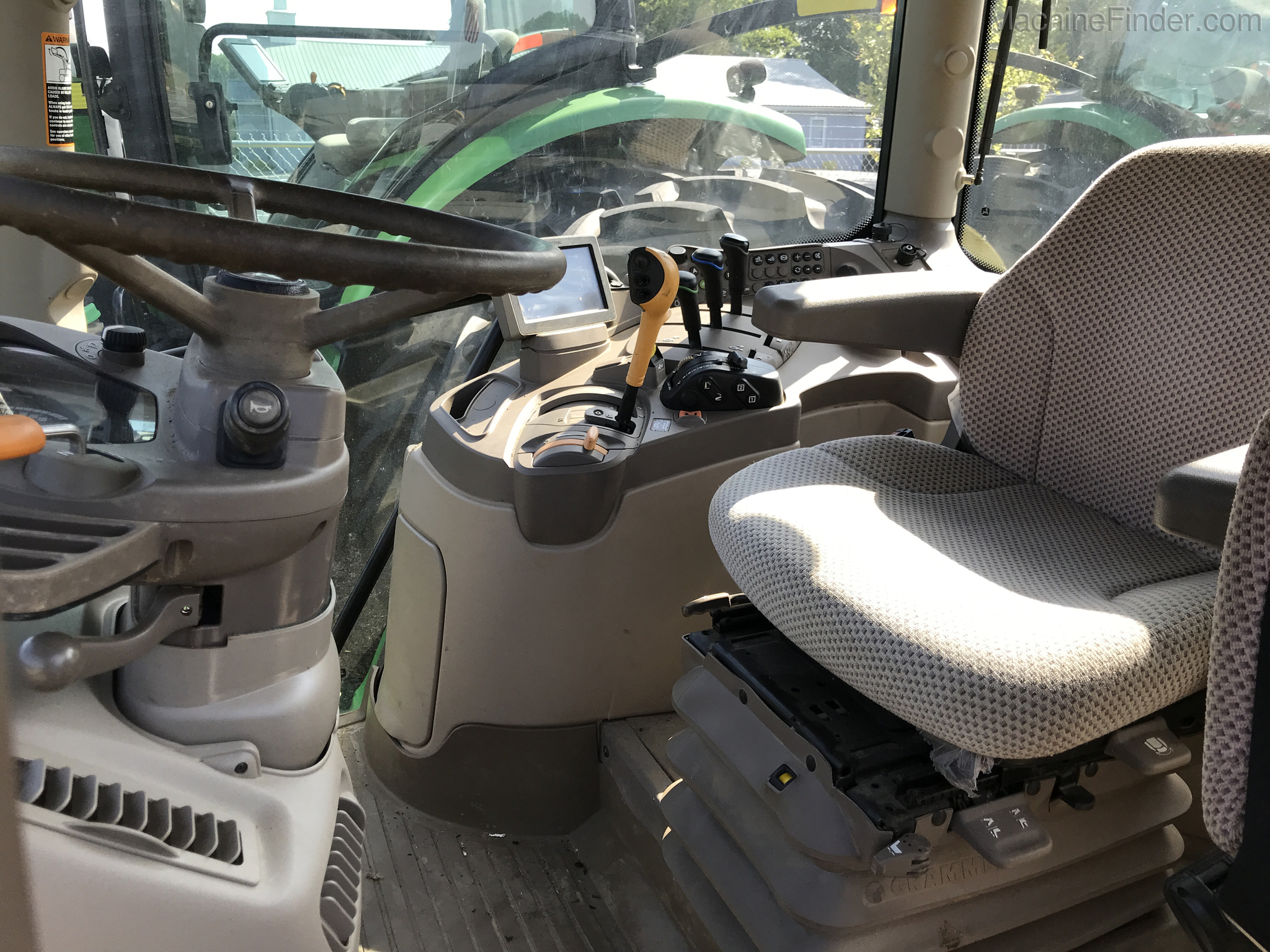 2015 John Deere 6125R Image 5