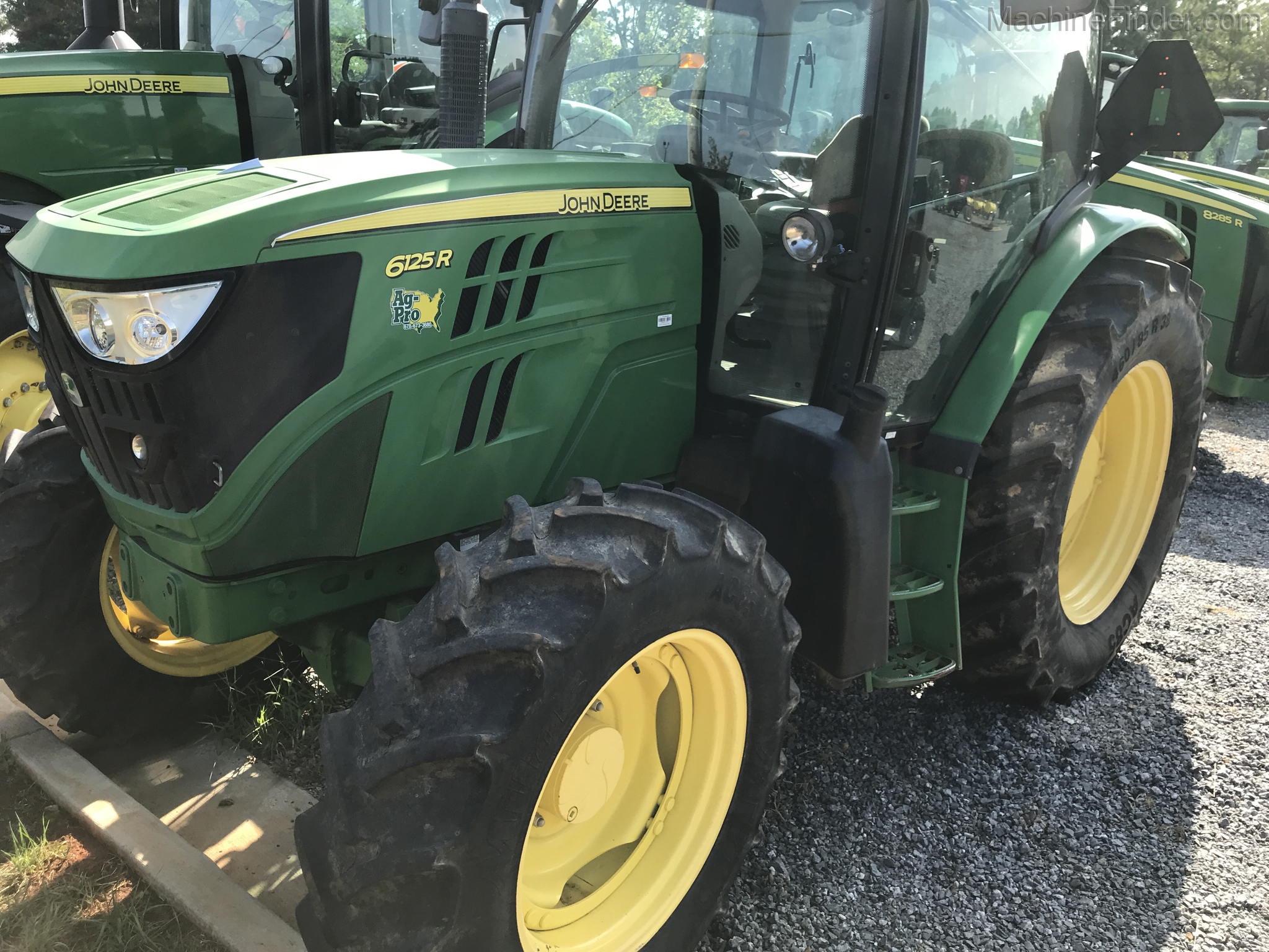 2015 John Deere 6125R Image 1