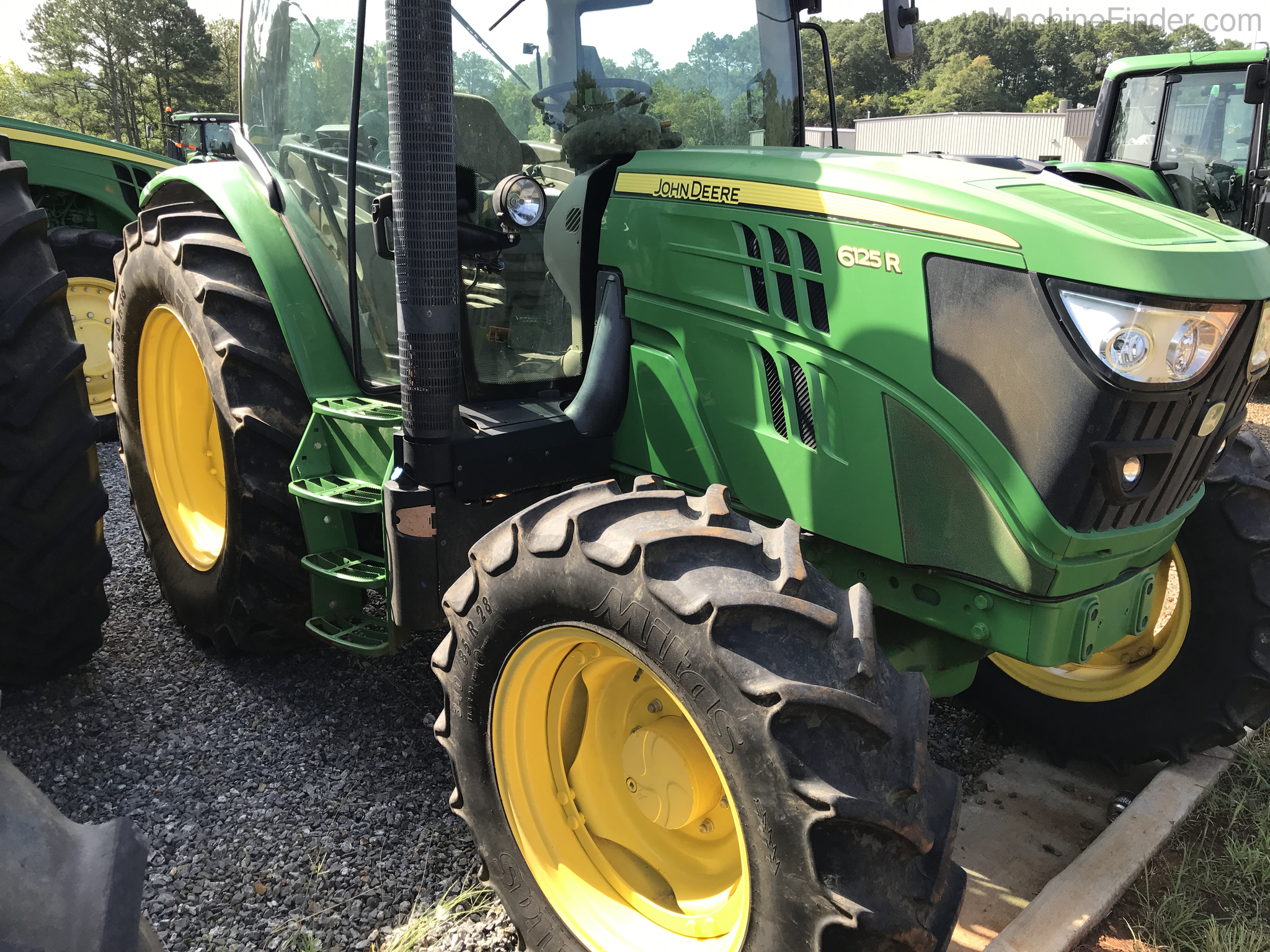 2015 John Deere 6125R Image 2