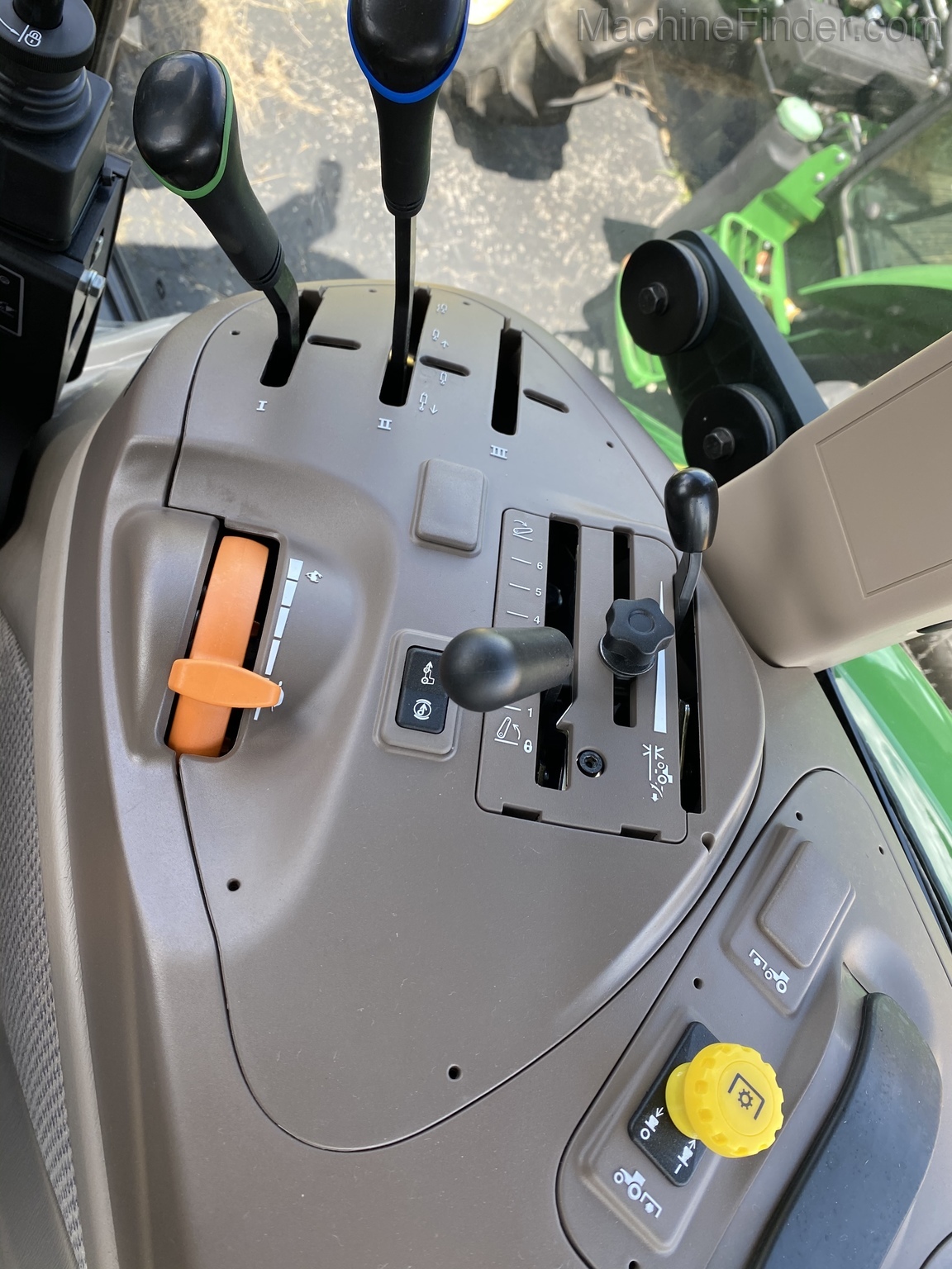 2020 John Deere 5090E Image 4