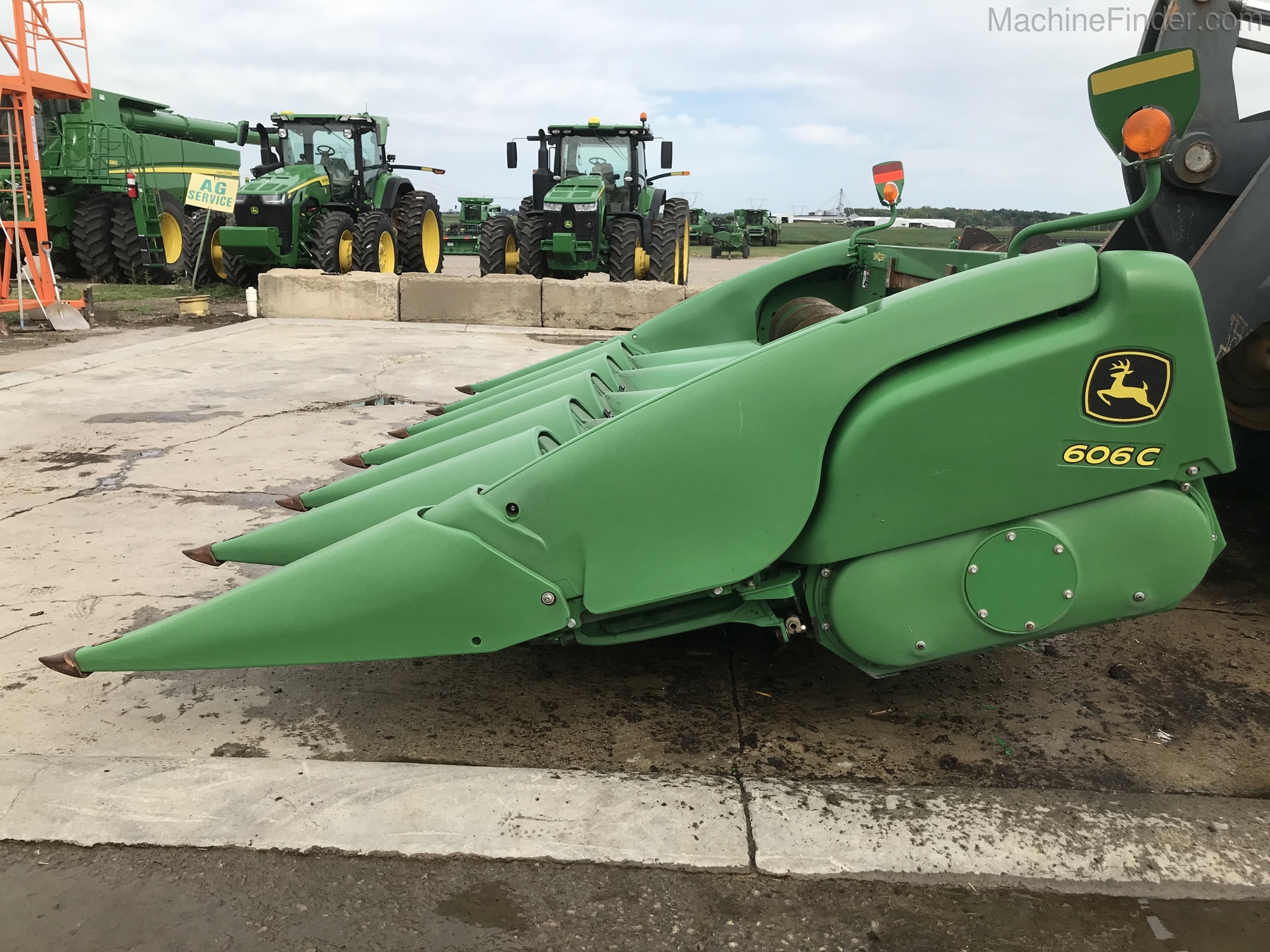 2011 John Deere 606C Image 6