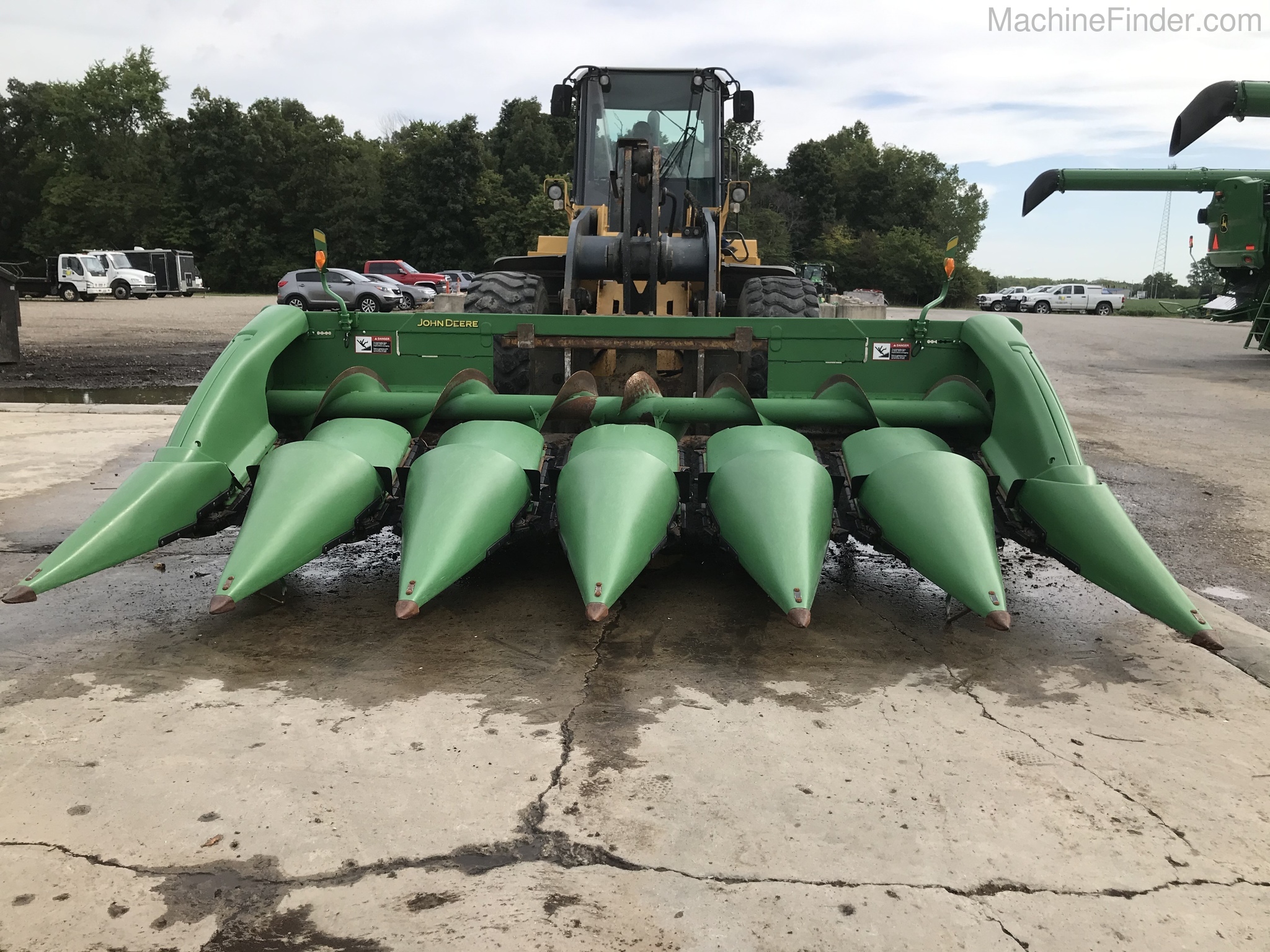 2011 John Deere 606C Image 2