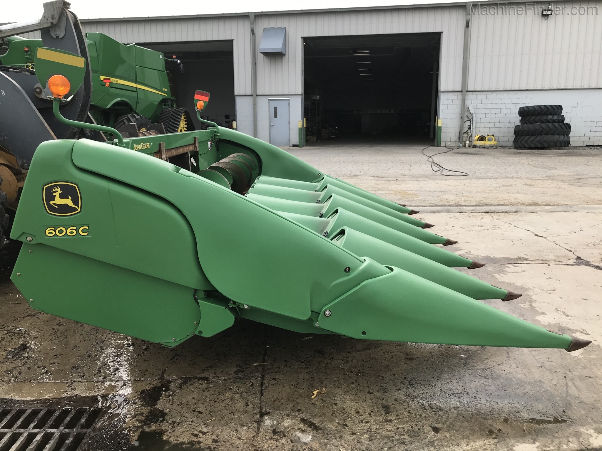 2011 John Deere 606C Image 5