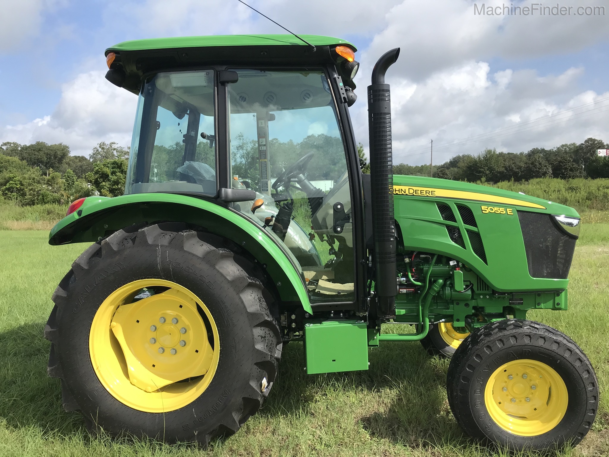 2020 John Deere 5055E Image 2