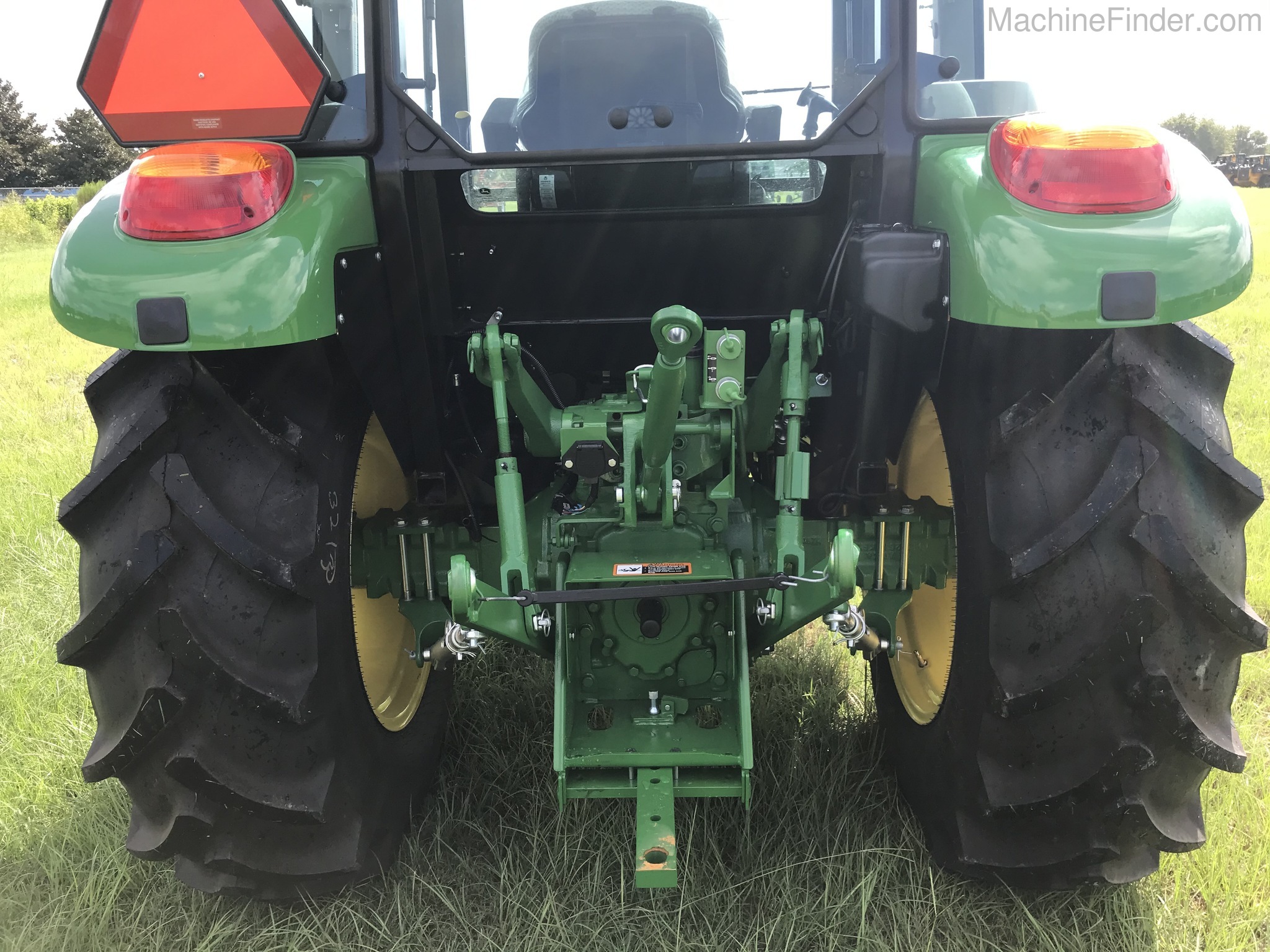 2020 John Deere 5055E Image 5