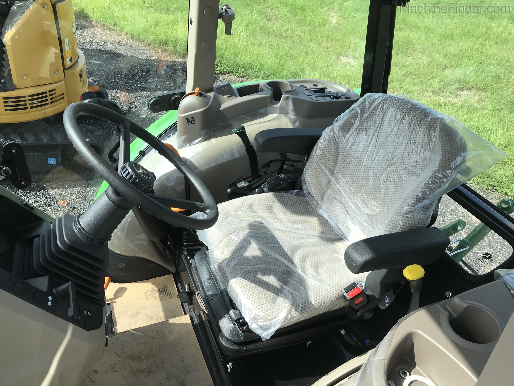 2020 John Deere 5055E Image 7