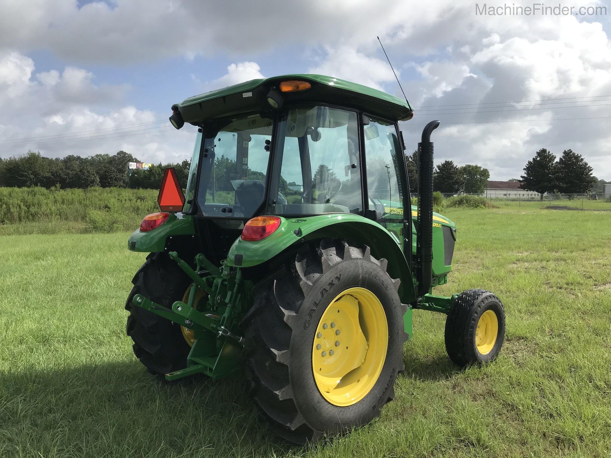 2020 John Deere 5055E Image 3