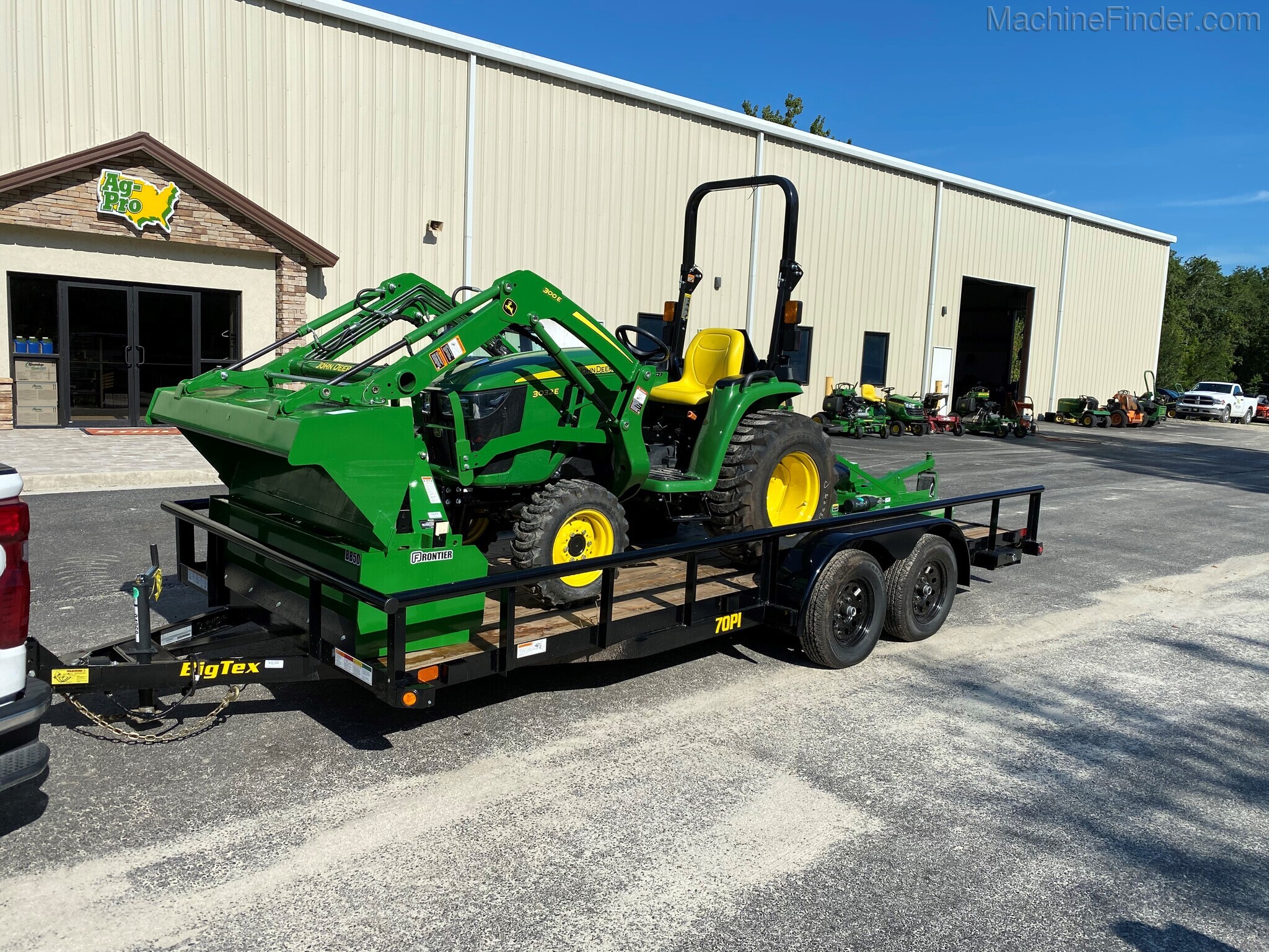 2021 John Deere 3025E TRACTOR PACKAGE Image 1