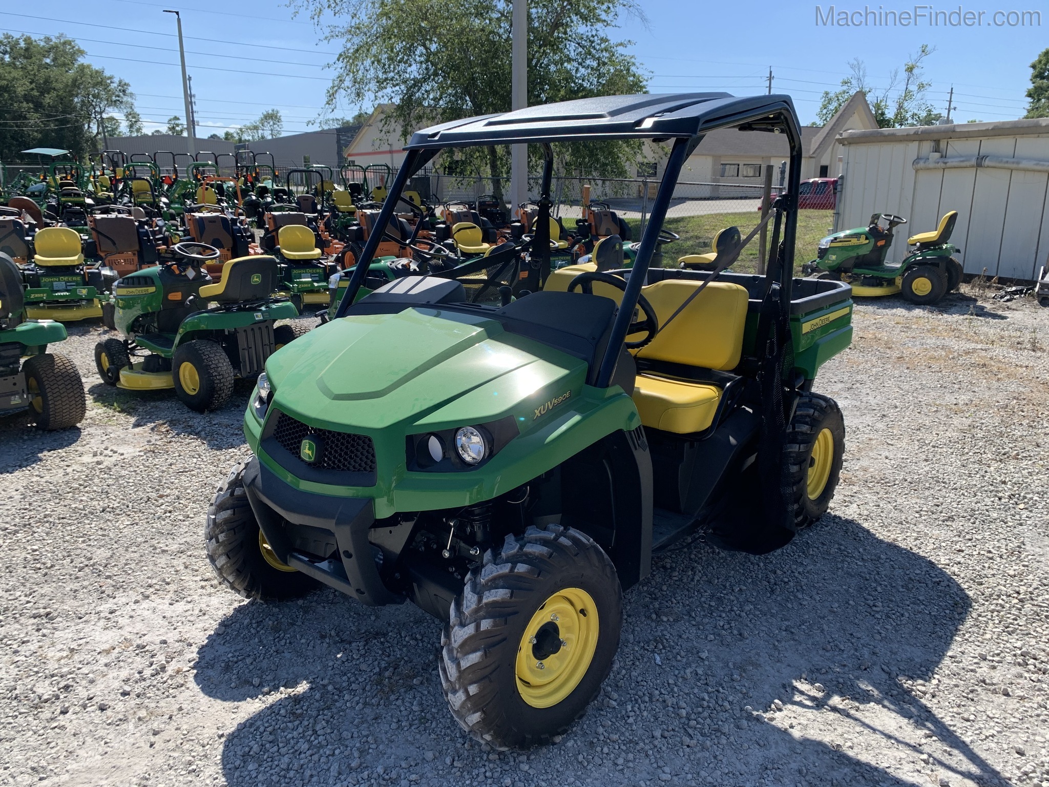 2021 John Deere 590E Image 2