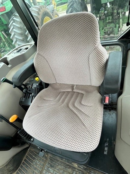 2016 John Deere 5055E Image 8