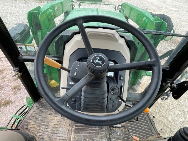 2016 John Deere 5055E Image 10