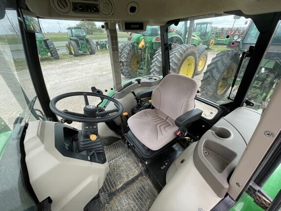 2016 John Deere 5055E Image 12