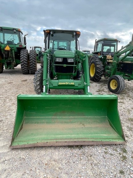2016 John Deere 5055E Image 2
